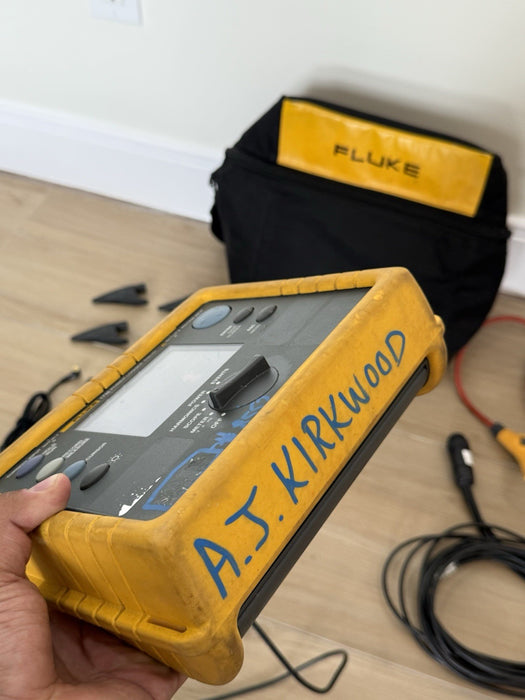 FLUKE 1735 POWER LOGGER W/ PROBES & CASE & CHARGER - FREE SHIPPING (SEE PICS)
