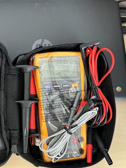Fluke 179/EDA2 True RMS Digital Multimeter & Accessory Combo Kit