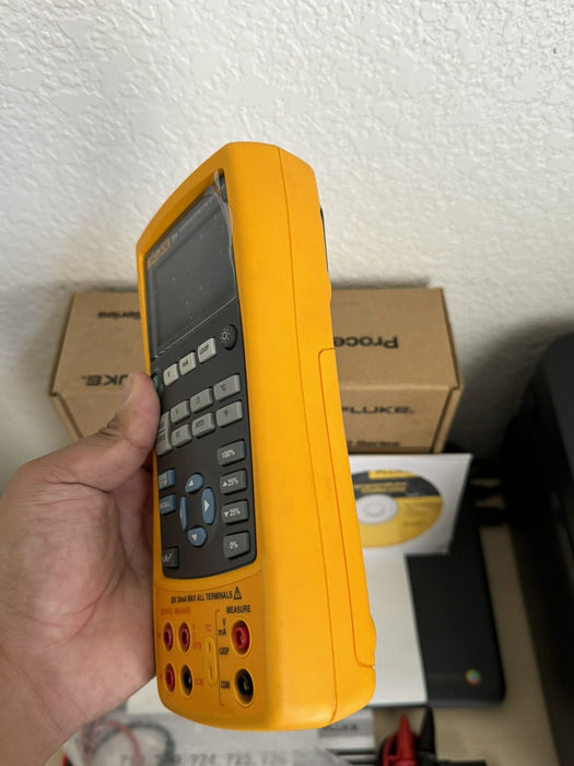FLUKE 724 TEMPERATURE CALIBRATOR METER / NEW SEALED - FREE SHIPPING