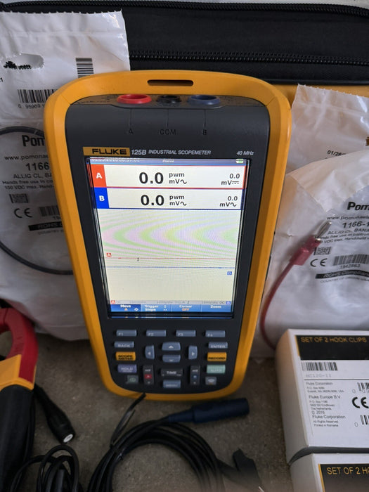 FLUKE 125B/NA INDUSTRIAL SCOPEMETER  40MHz HANDHELD OSCILLOSCOPE 1HZ TO 70HZ