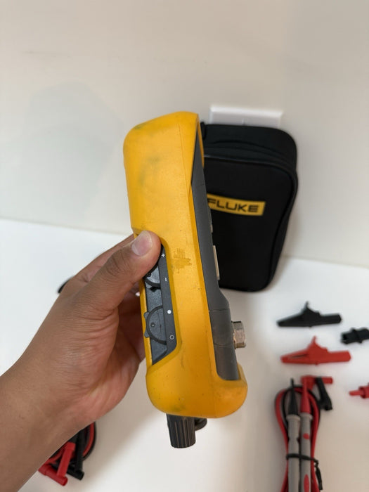 FLUKE 718 30G PRESSURE CALIBRATOR W/ ACCESSORIES (TESTED) SHIPS FREE