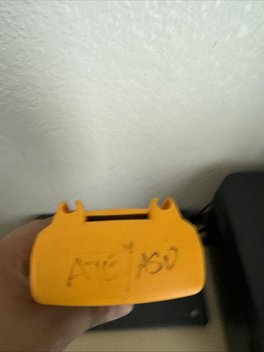 FLUKE 1587 INSULATION TESTER W / LEADS (PARTS ONLY) DOESN’T WORK