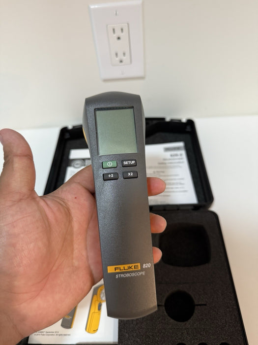 FLUKE 820-2 LED STROBOSCOPE W/ CASE & ACCESSORIES (NEW) SHIPS FREE