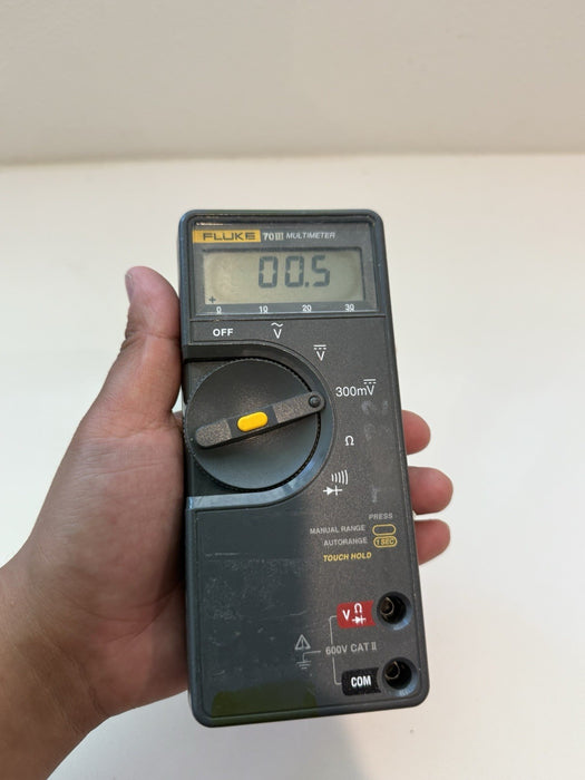 FLUKE 70III MULTIMETER (PARTS ONLY) FOR PARTS - SHIPS FAST
