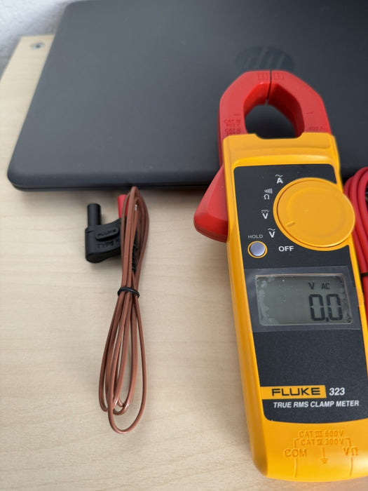 FLUKE 323 TRUE RMS CLAMP METER W/ LEADS & PROBE (NEW) SHIPS FAST