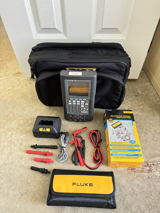 Fluke 702 Documenting Process Calibrator W / NEW TLK287 LEADS & BC7217 CHARGER