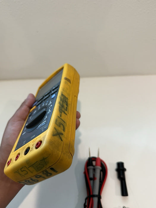 FLUKE 189 TRUE RMS MULTIMETER W/ LEADS & CLIPS - FREE SHIPPING