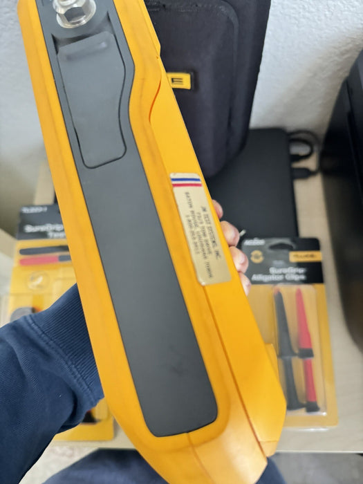 FLUKE 729 AUTOMATIC PRESSURE CALIBRATOR W/ NEW LEADS AND CASE (SHIPS NEXT DAY)