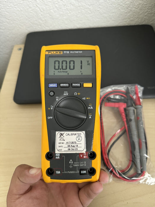 FLUKE 77-IV MULTIMETER W / LEAD SET - FREE SHIPPING (TESTED)