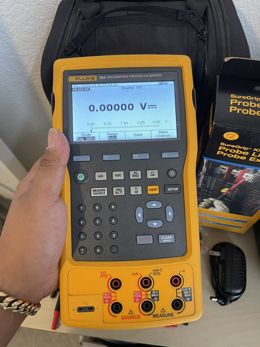 Fluke 754 Documenting Process Calibrator with HART Communication W/ NÉW TL220