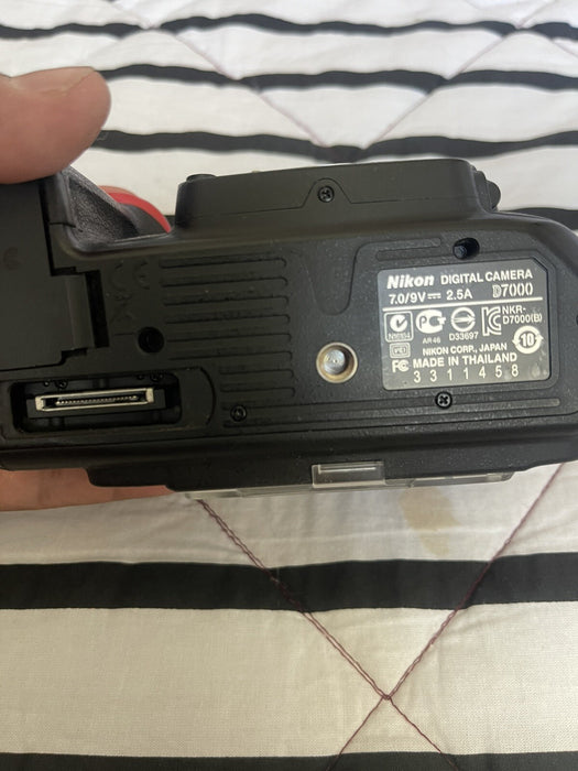 Nikon D7000 16.2MP Digital DSLR Camera Body (SHIPS NEXT DAY)