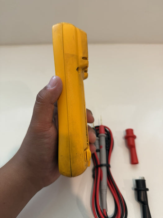 FLUKE 179 TRUE RMS MULTIMETER W/LEADS & CLIPS - SHIPS FAST