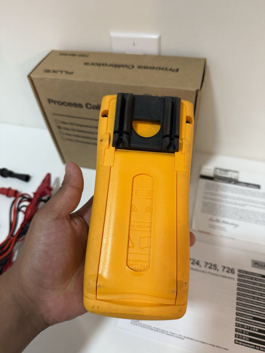 FLUKE 725 MULTIFUNCTION PROCESS CALIBRATOR  W/ ACCESSORIES (TESTED) SHIPS FAST