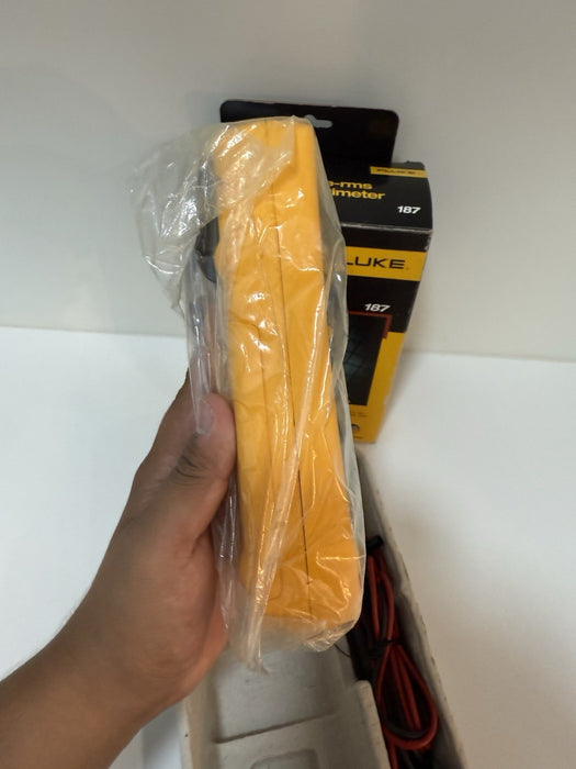 FLUKE 187 TRUE RMS MULTIMETER W/ LEADS (NEW FACTORY SEALED) FREE SHIPPING