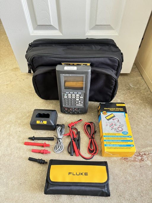 Fluke 702 Documenting Process Calibrator W / NEW TLK287 LEADS & BC7217 CHARGER