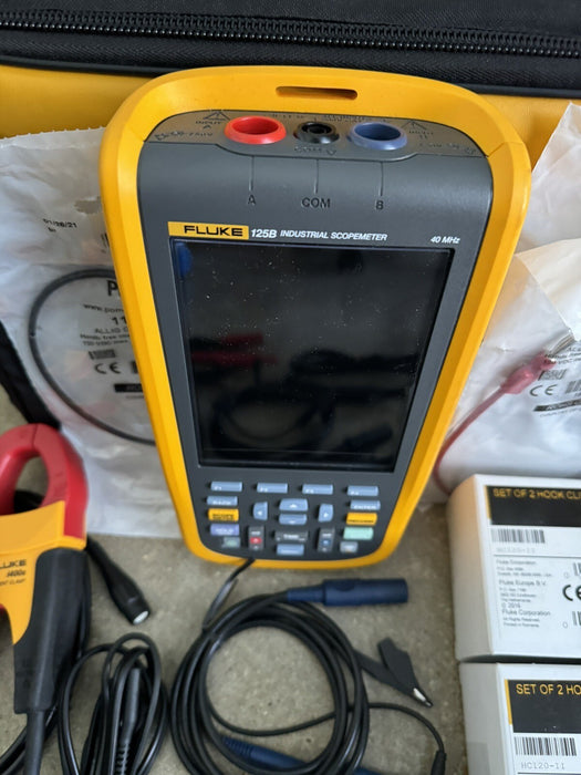FLUKE 125B/NA INDUSTRIAL SCOPEMETER  40MHz HANDHELD OSCILLOSCOPE 1HZ TO 70HZ
