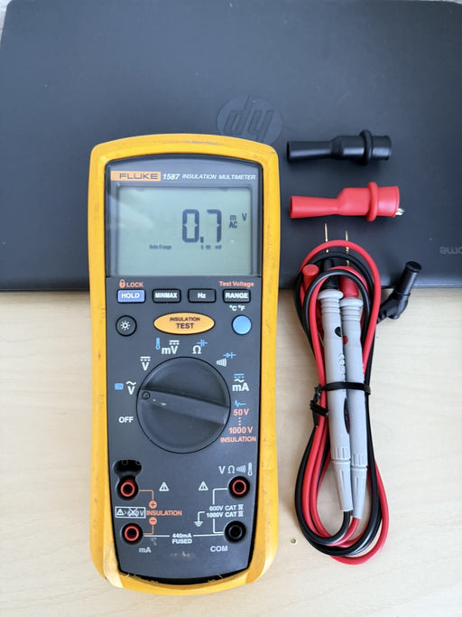 FLUKE 1587 INSULATION TESTER W / LEADS (PARTS ONLY) DOESN’T WORK