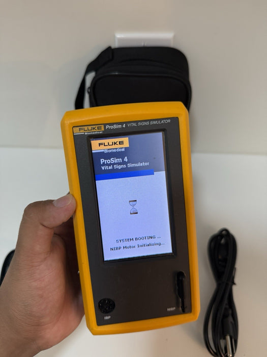 FLUKE PROSIM 4 VITAL SIGNS & ECG SIMULATOR W/ BAG & CHARGER (TESTED) SHIPS FREE