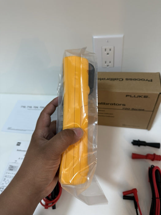 FLUKE 725/FPC PROCESS CALIBRATOR W/ 1 YEAR PREMIUM CARE MFD-2025 CALIBRATED 2025