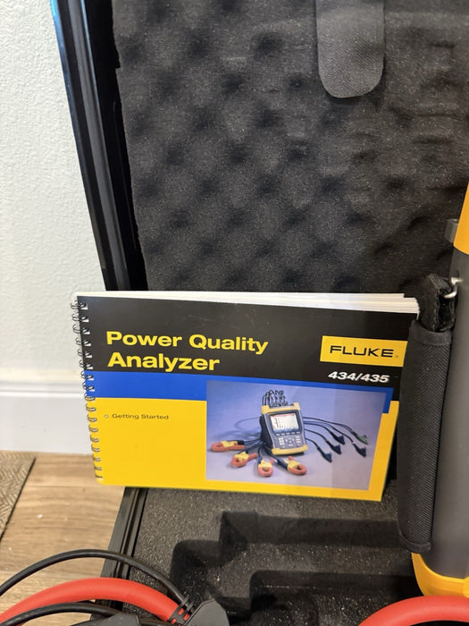 FLUKE 435 SERIES THREE PHASE POWER QUALITY & ENERGY ANALYZER W/ ROLLING CASE