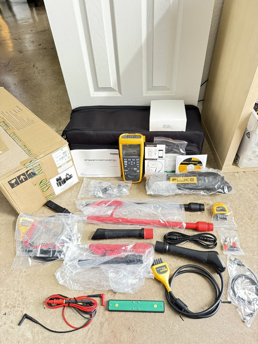 FLUKE BT520 BATTERY ANALYZER KIT / NEW SEALED - FREE SHIPPING