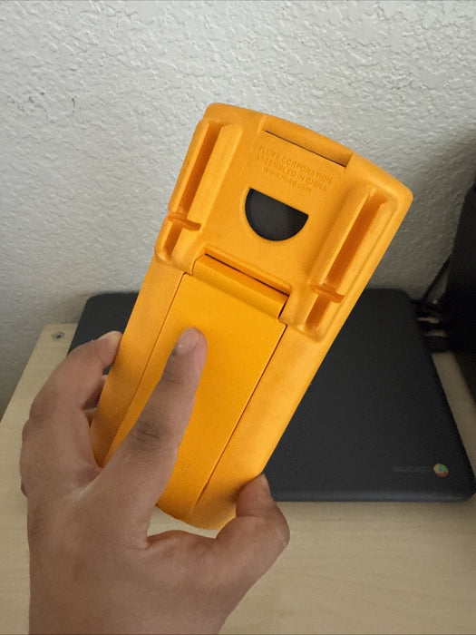 FLUKE 715 VOLT/mA CALIBRATOR W/ACCESSORIES (TESTED) - FREE SHIPPING