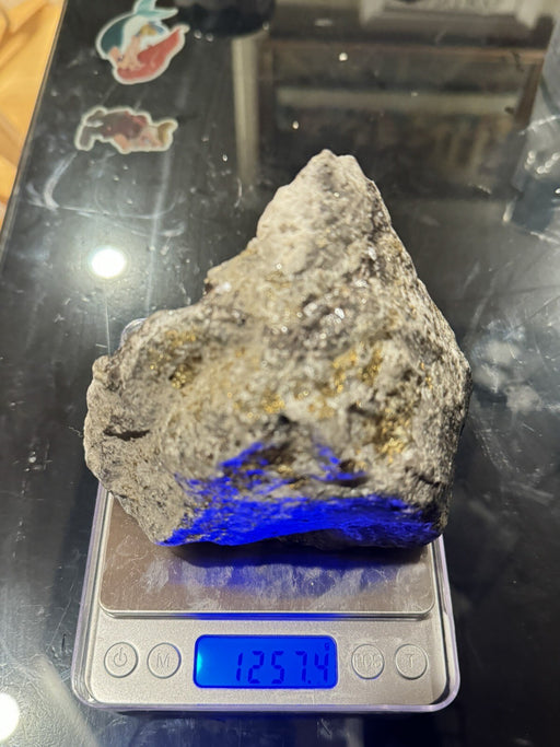 Natural black rock with gold / Weighs : 2 + Pounds