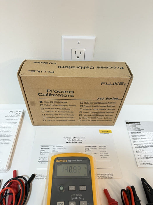 FLUKE 712 RTD CALIBRATOR (NEW FACTORY SEALED) SHIPS FAST - FREE SHIPPING (RARE)
