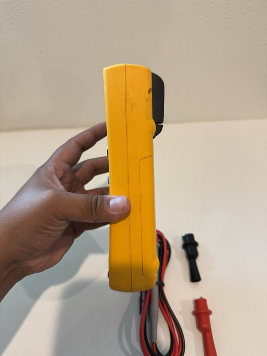 FLUKE 189 TRUE RMS MULTIMETER W/ LEADS & CLIPS - SHIPS FAST