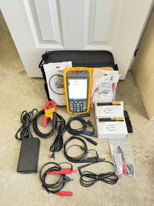 FLUKE 125B/NA INDUSTRIAL SCOPEMETER  40MHz HANDHELD OSCILLOSCOPE 1HZ TO 70HZ