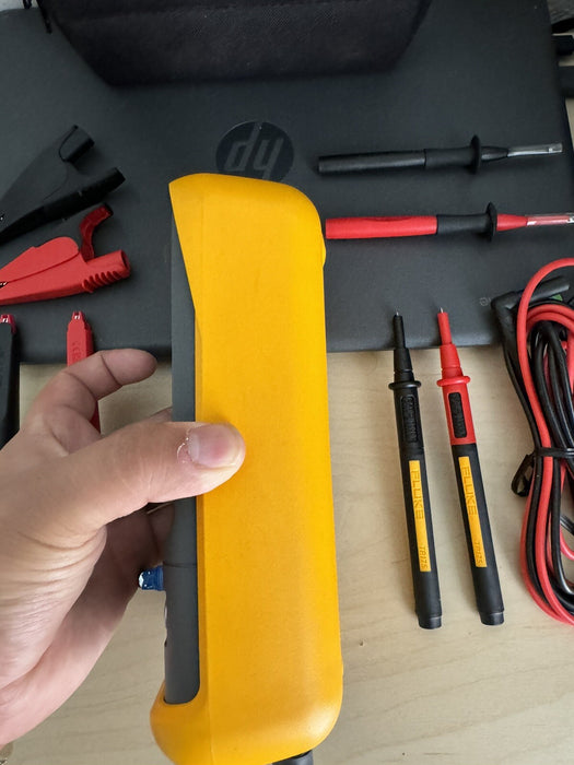 FLUKE 718-300G PRESSURE CALIBRATOR (NEW LEADS & ACCESSORIES ) SHIPS NEXT DAY