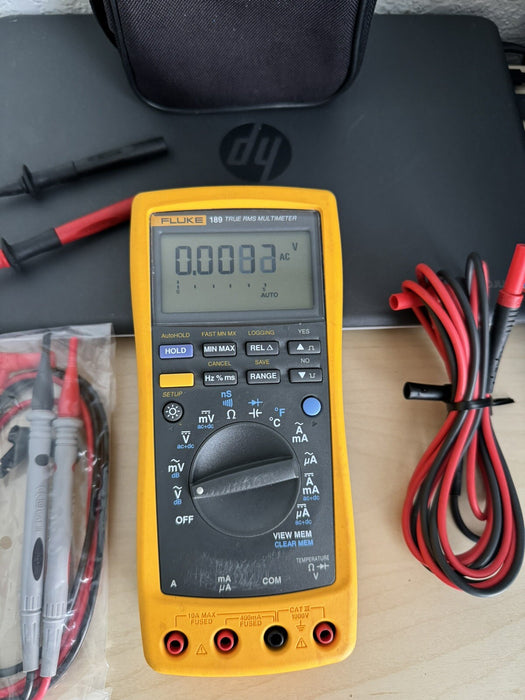 FLUKE 189 TRUE RMS MULTIMETER W/ LEADS & BAG - FREE SHIPPING