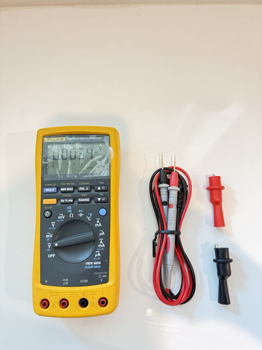 FLUKE 189 TRUE RMS MULTIMETER W/ LEADS & CLIPS - FREE SHIPPING