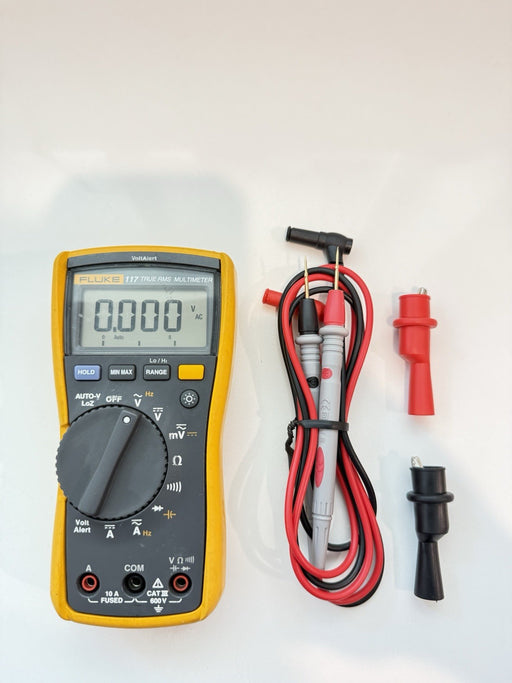 FLUKE 117 TRUE RMS MULTIMETER W/ LEADS & CLIPS - SHIPS FAST