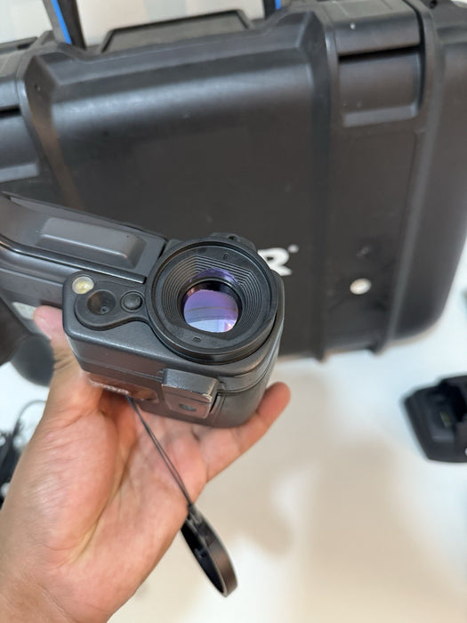 FLIR T420 THERMAL IMAGING CAMERA W/ CHARGER & BATTERIES - FREE SHIPPING (TESTED)