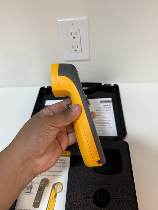 FLUKE 820-2 LED STROBOSCOPE W/ CASE & ACCESSORIES (NEW) SHIPS FREE