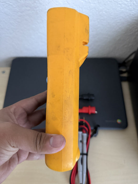FLUKE 1587 INSULATION TESTER W / LEADS (PARTS ONLY) DOESN’T WORK