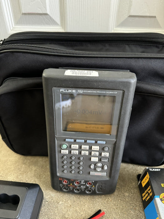 Fluke 702 Documenting Process Calibrator W / NEW TLK287 LEADS & BC7217 CHARGER