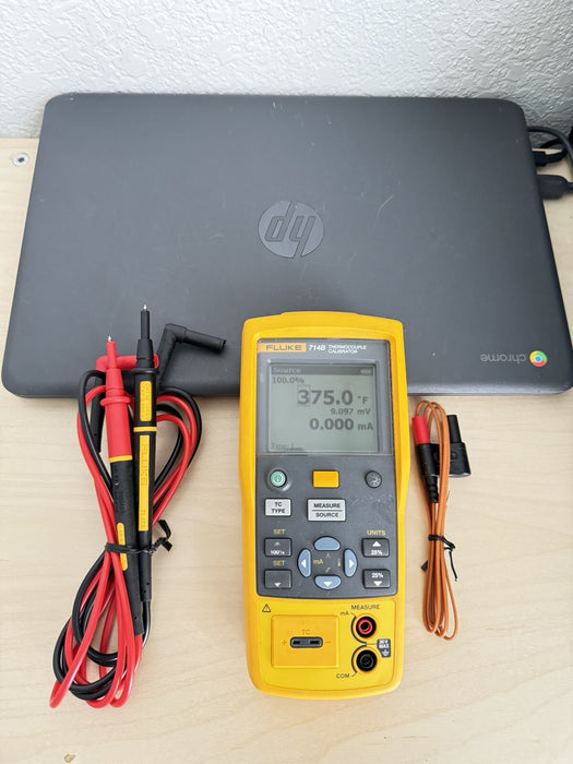 FLUKE 714B THERMOCOUPLE CALIBRATOR W / LEADS & PROBE-FREE SHIPPING