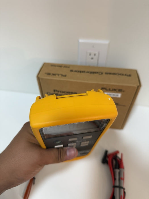 FLUKE 714 THERMOCOUPLE TEMPERATURE CALIBRATOR (NEW FACTORY SEALED) SHIPS FAST