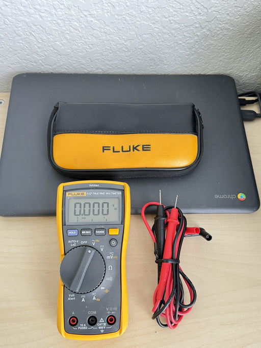 Fluke 117 Real RMS Digital Multimeter W/ Intergrated Voltage Detection & Bag