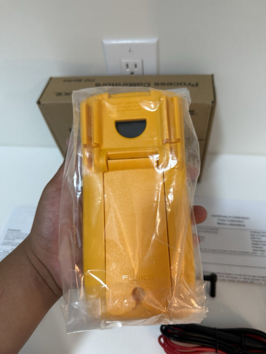 FLUKE 715 VOLT/MA CALIBRATOR (NEW FACTORY SEALED)CALIBRATED 2024 - FREE SHIPPING