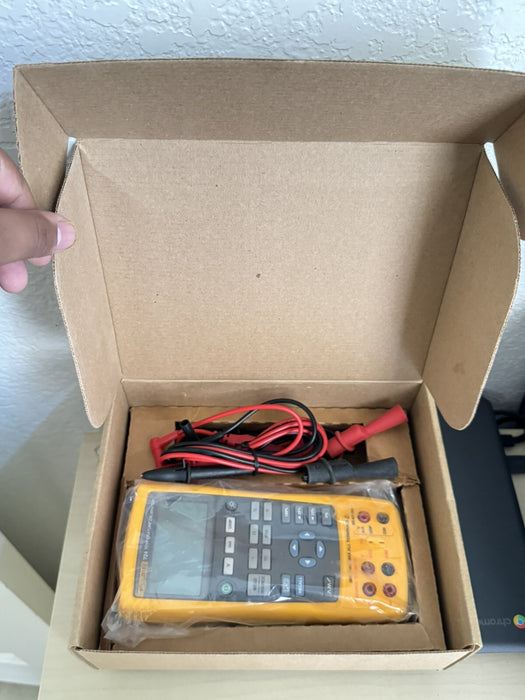 FLUKE 724 TEMPERATURE CALIBRATOR METER / NEW SEALED - FREE SHIPPING