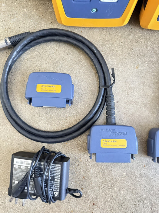 FLUKE NETWORKS DSX-8000 CABLE CERTIFIER TETSER KIT (CALIBRATED 2023-2024)