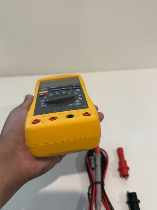 FLUKE 189 TRUE RMS MULTIMETER W/ LEADS & CLIPS - FREE SHIPPING