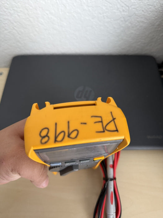 FLUKE 115 TRUS-RMS DIGITAL MULTIMETER / LEADS - SHIPS FAST