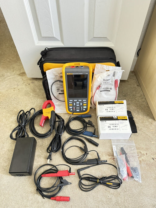 FLUKE 125B/NA INDUSTRIAL SCOPEMETER  40MHz HANDHELD OSCILLOSCOPE 1HZ TO 70HZ