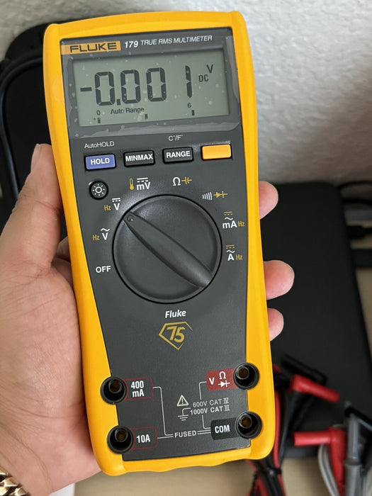 Fluke 179/EDA2 True RMS Digital Multimeter & Accessory Combo Kit