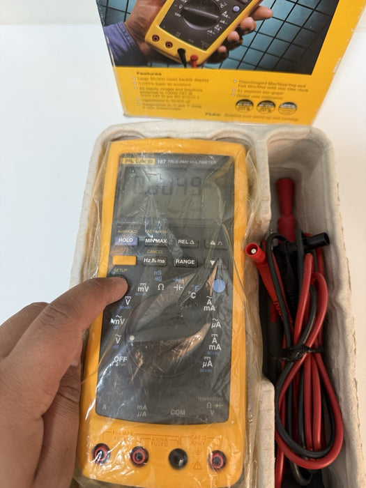 FLUKE 187 TRUE RMS MULTIMETER W/ LEADS (NEW FACTORY SEALED) FREE SHIPPING