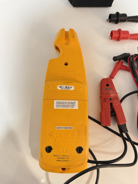 FLUKE 773 MILLIAMP CLAMP METER / W BAG & LEADS (TESTED) SHIPS FAST